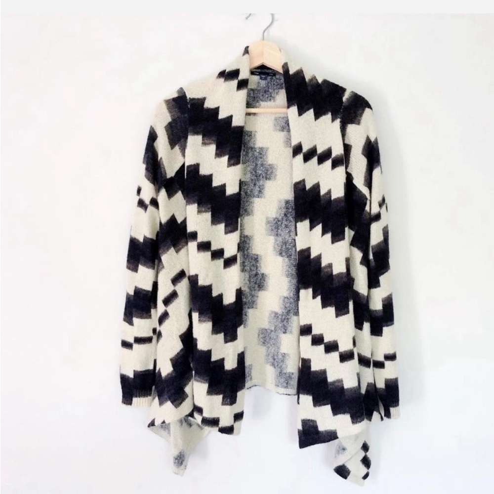 🖤🤍 GAP Grey and Off White/Cream Geometric Open Asymmetrical Sweater Cardigan
